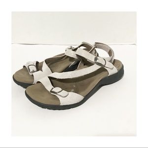 Taos Sandals Size 9 BEA